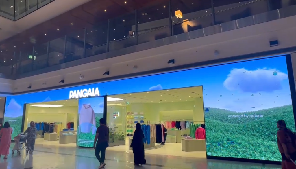 Indoor Screen The Airport